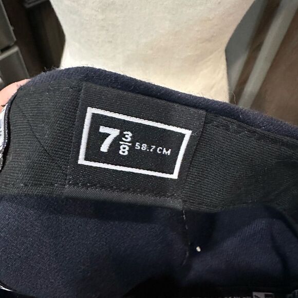 Red socks Hat - Picture 5 of 5